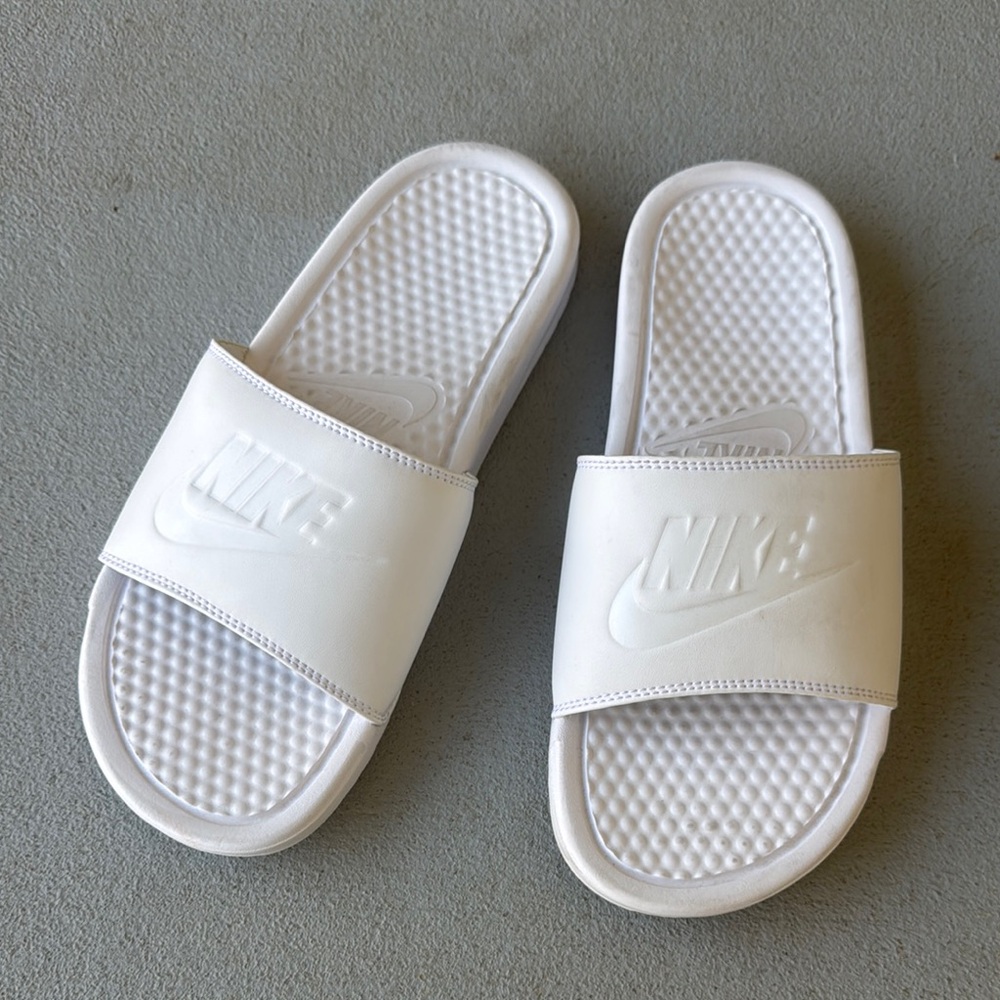 Nike Classic White Slides Women’s Size 9